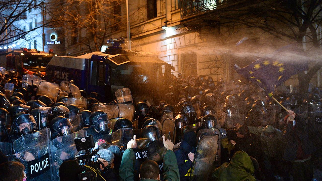 Politik: Erneut Gewalt Bei Protesten In Georgien | Blue News