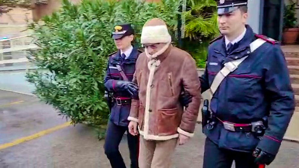 Italia. Estesa la sospensione della maestra vicina a Messina Denaro