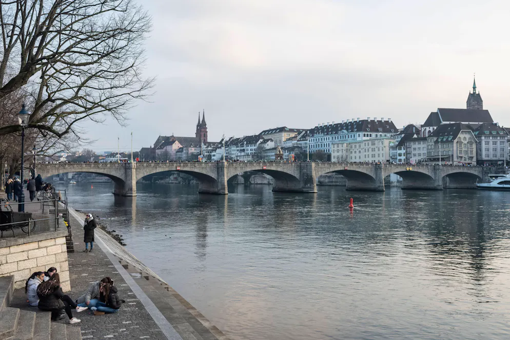 Das sind die kriminellsten Städte der Schweiz 2022. Basel verzeichnete 2022 viele Gewaltdelikte. Die Stadt liegt auf Platz 2 der kriminellsten Schweizer Städte. 