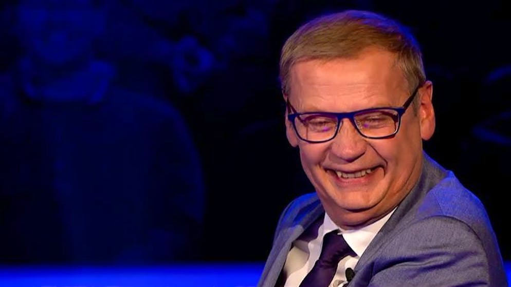 Günther Jauch und der Wendehals: «Wer wird Millionär»-Moderator lacht sich  kaputt | blue News