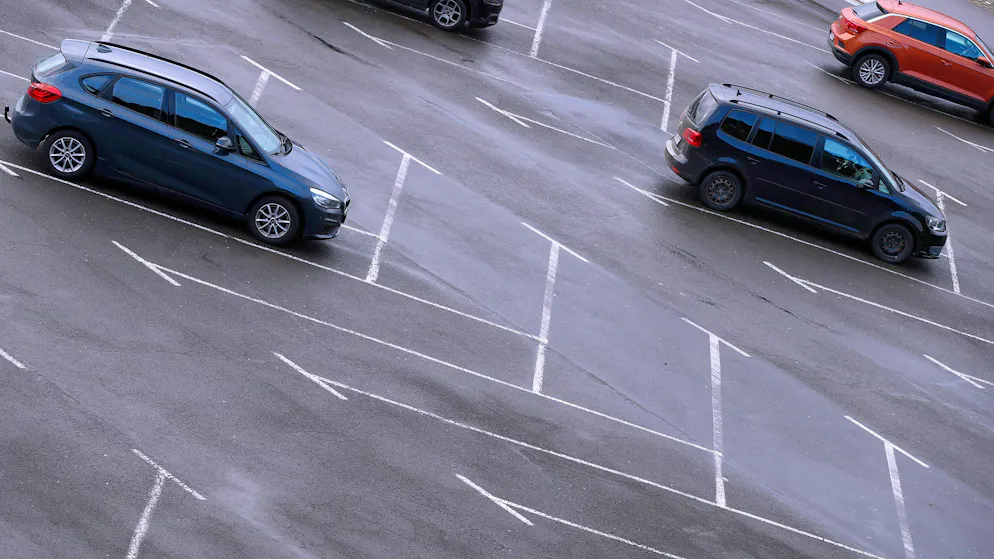 Nulltoleranz. Künstliche Intelligenz überwacht Parkplatz – und büsst hundertfach