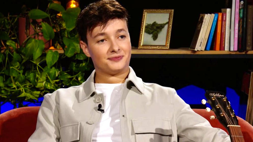 La speranza svizzera all'ESC. Remo Forrer ci mostra il suo tatuaggio dedicato a... Spotify