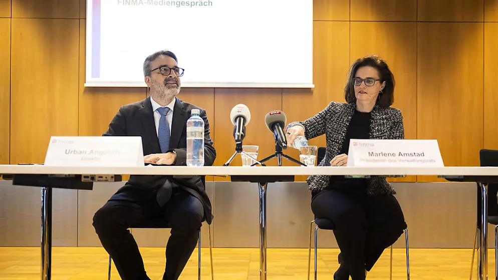 Ein Jahr nach CS-Übernahme. Finma schaut der UBS genauer auf die Finger