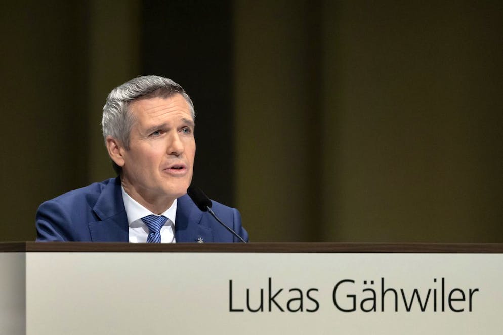 Lukas Gaehwiler, vice-président du conseil d'administration du groupe UBS, prend la parole lors de l'assemblée générale de l'UBS à Bâle, en Suisse, le mercredi 5 avril 2023. 
