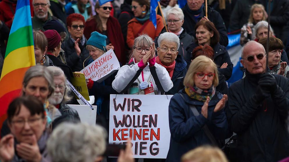 Une marche pour la paix a réuni 2000 participants à Berlin.