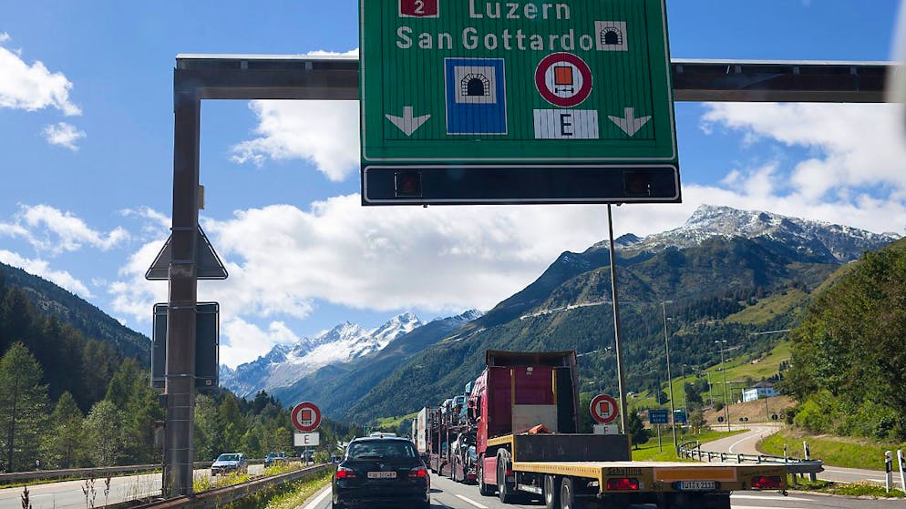 Premier bouchon sur la route des retours des vacances de Pâques, au Gothard