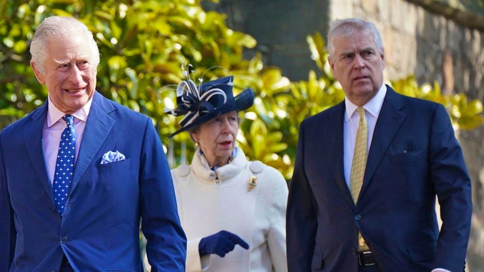 Epstein-Enthüllungen um Prinz Andrew. Charles gerät unter Druck – doch ihm sind die Hände gebunden