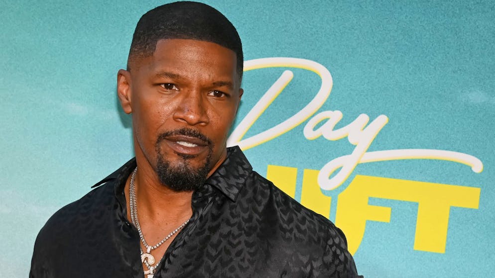Jamie Foxx meldet sich nach medizinischem Unfall. Über den Gesundheitszustand ist momentan nichts bekannt. Ein Insider will allerdings wissen, dass er in Chicago in einer Spezial-Klinik behandelt werde.