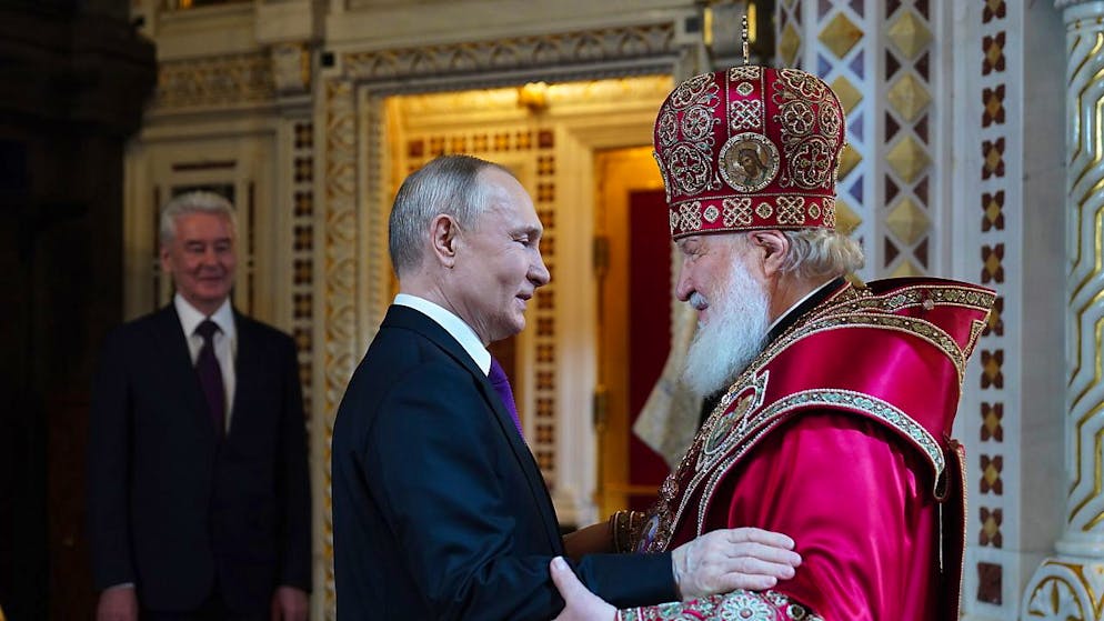 Pâque orthodoxe: Poutine salue le rôle «consolidant» de l'Eglise - Gallery. Vladimir Poutine a exprimé sa "profonde gratitude" au patriarche russe Kirill.