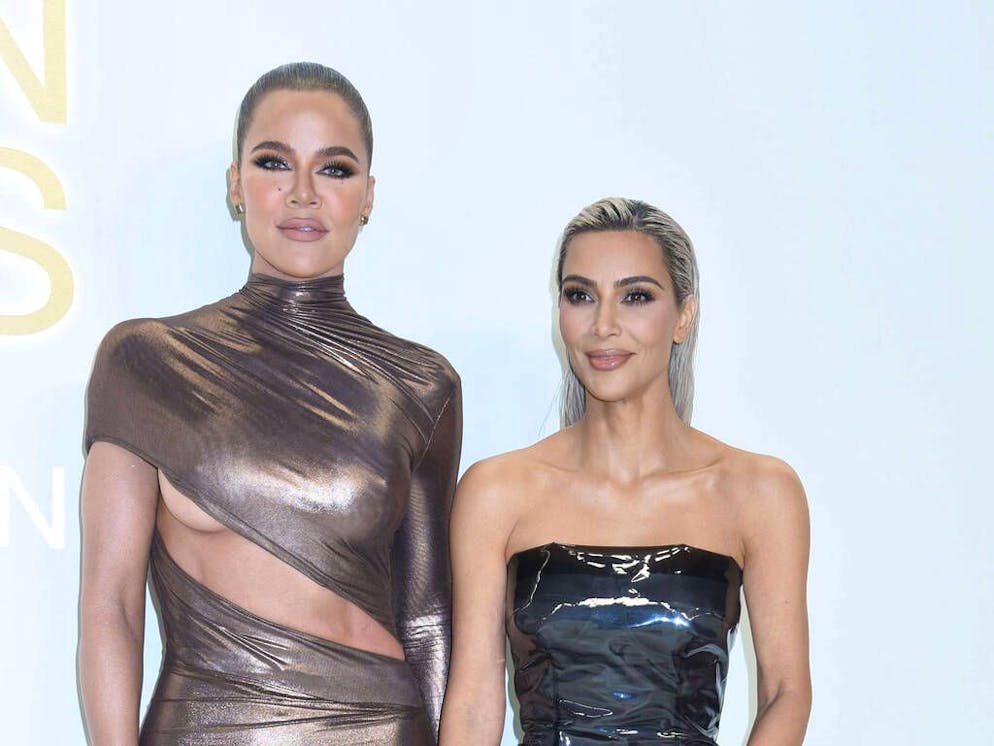 Kim et Khloé Kardashian se sont rendues dans une prison californienne dans le cadre de leur engagement pour réformer le système carcéral américain