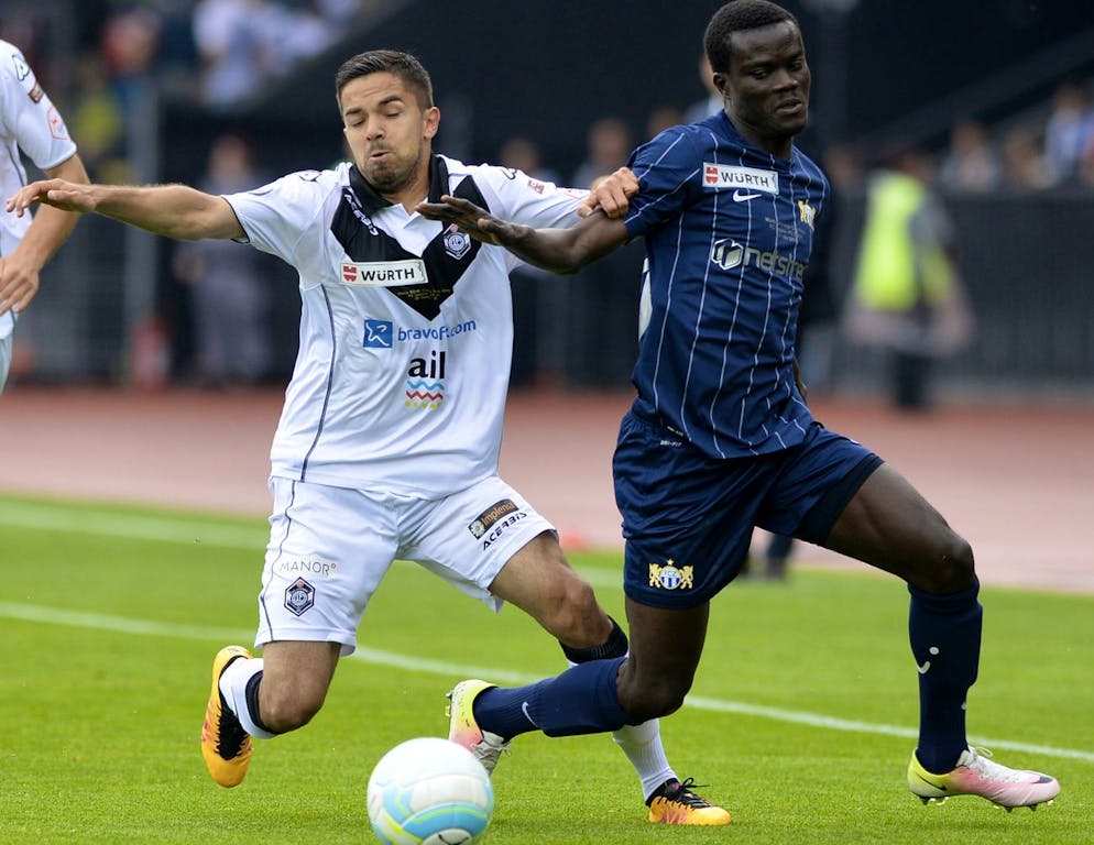 Jonathan Sabbatini in lotta contro il giocatore dello Zurigo Sangone Sarr,: era il 29 maggio 2016, in occasione della finale di Coppa Svizzera, vinta dai tigurini proprio grazie ad una rete di Sarr, segnata al 40° del primo tempo.