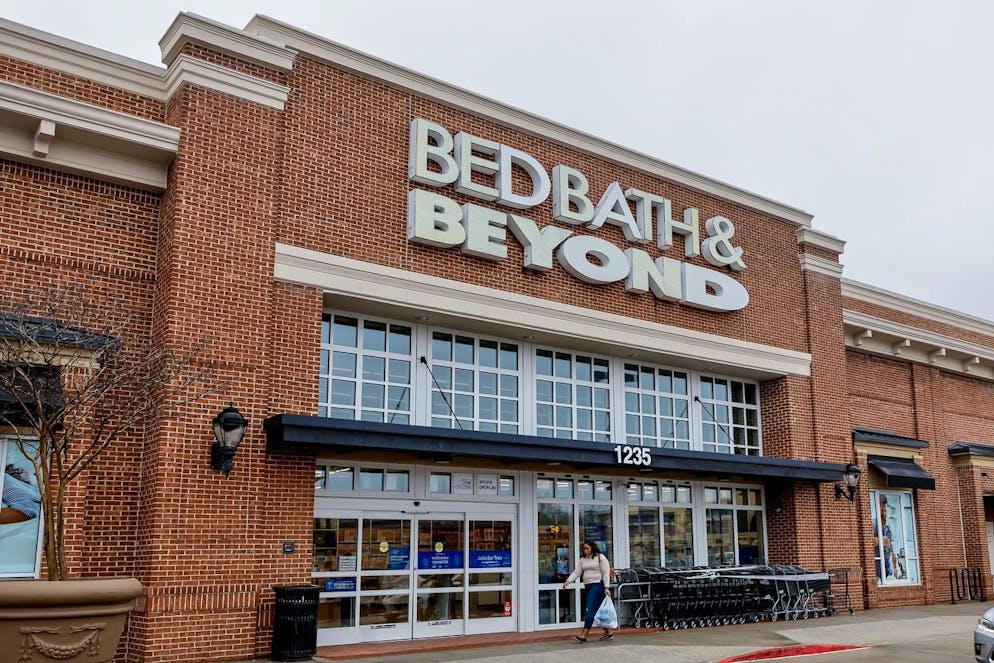 Bed Bath & Beyond throws in the towel, penniless.  Bed Bath & Beyond store in the Edgewood neighborhood of Atlanta, Georgia, USA, February 02, 2023. The struggling retailer announced in February that it would close another 87 stores across the United States.