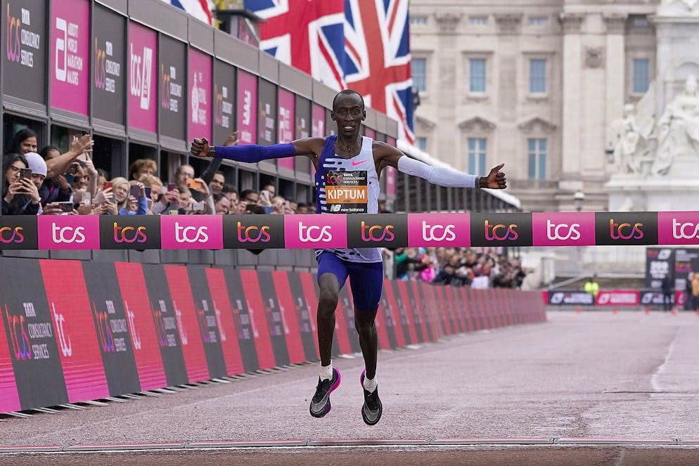 Kelvin Kiptum à 18 secondes du record du monde du marathon.