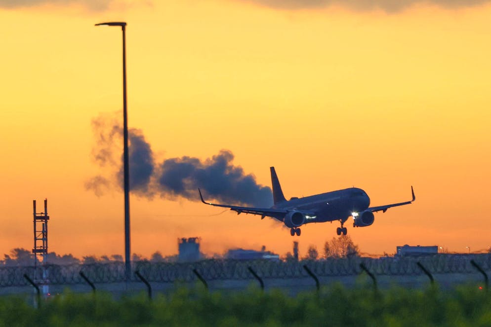 Een Airbus van de Duitse luchtmacht landt op Bir Airport met aan boord evacués uit Soedan.