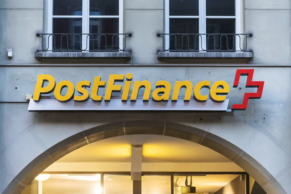 Bank der Post zeigt neues Logo: PostFinance verabschiedet sich vom ...