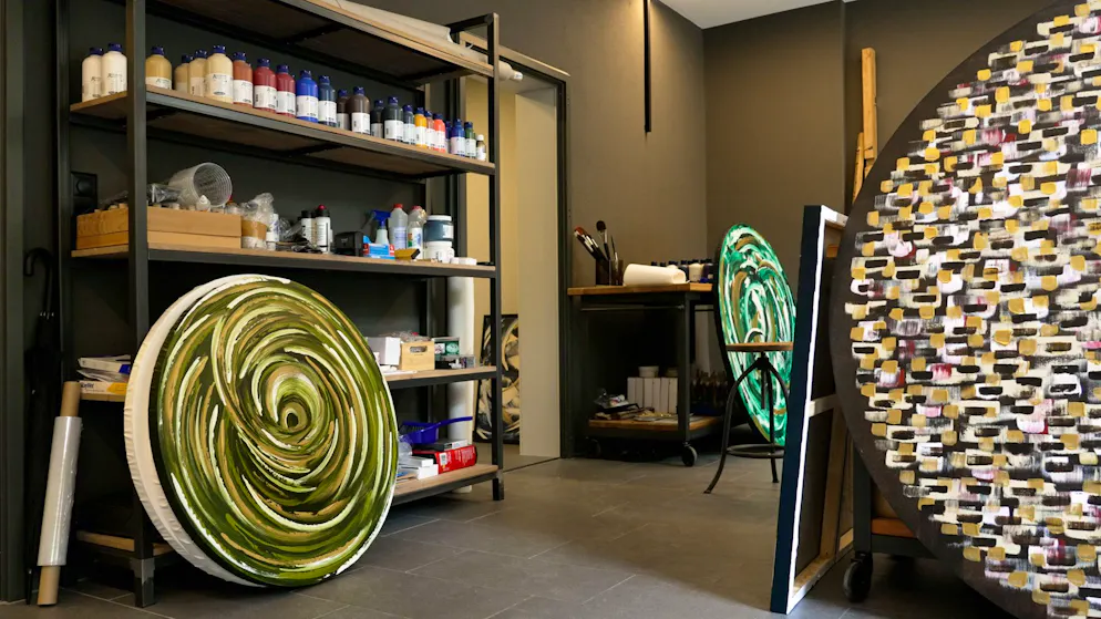 Anna Maier zeigt ihre Werke an ihrer ersten Solo-Ausstellung. «Grow and Glow» heisst ihre erste Solo-Ausstellung.