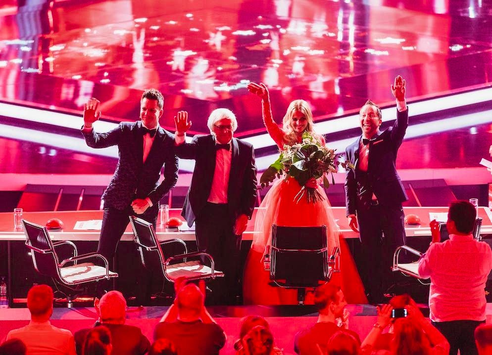 Christa Rigozzi fête ses 40 ans.  En 2011, 2012 et 2015, Rigozzi a été membre du jury « Les talents suisses ».  Voici une photo de la troisième saison 2015 avec Sven Epiney, Gilbert Gress et DJ Bobo (de gauche à droite).