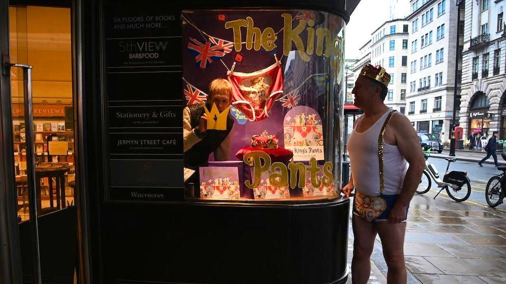 Il marchio inglese più prezioso. Ecco chi guadagna dall'incoronazione di Carlo, e quanto