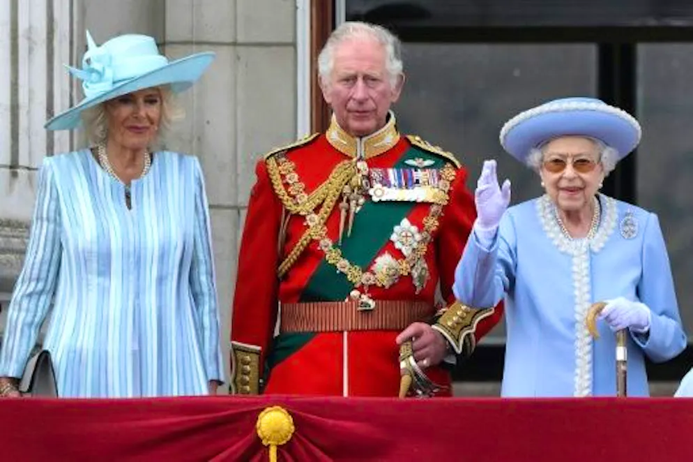Camilla, von der dämonisierten Geliebten zur gekrönten Königin - Galeri. Königin Elizabeth II. (w), Camilla, Herzogin von Cornwall und Prinz Charles auf dem Balkon des Buckingham Palace während der Feierlichkeiten zum Platinjubiläum der Königin am 2. Juni 2023 in London