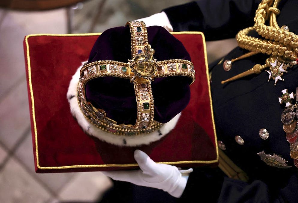 L'incoronazione di Carlo III. La corona di Sant'Edoardo del XVII secolo viene portata per la cerimonia di incoronazione del re Carlo III e della regina consorte Camilla nell'Abbazia di Westminster, a Londra, sabato 6 maggio 2023.
