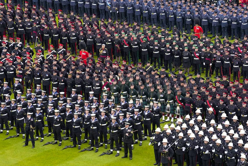 L'incoronazione di Carlo III. Membri delle forze armate in formazione sul prato davanti a Buckingham Palace dopo l'incoronazione del re britannico Carlo III.