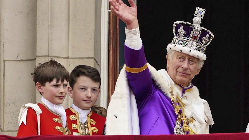 Royal family. Carlo III incoronato re, il saluto dal balcone di Buckingham Palace chiude la cerimonia