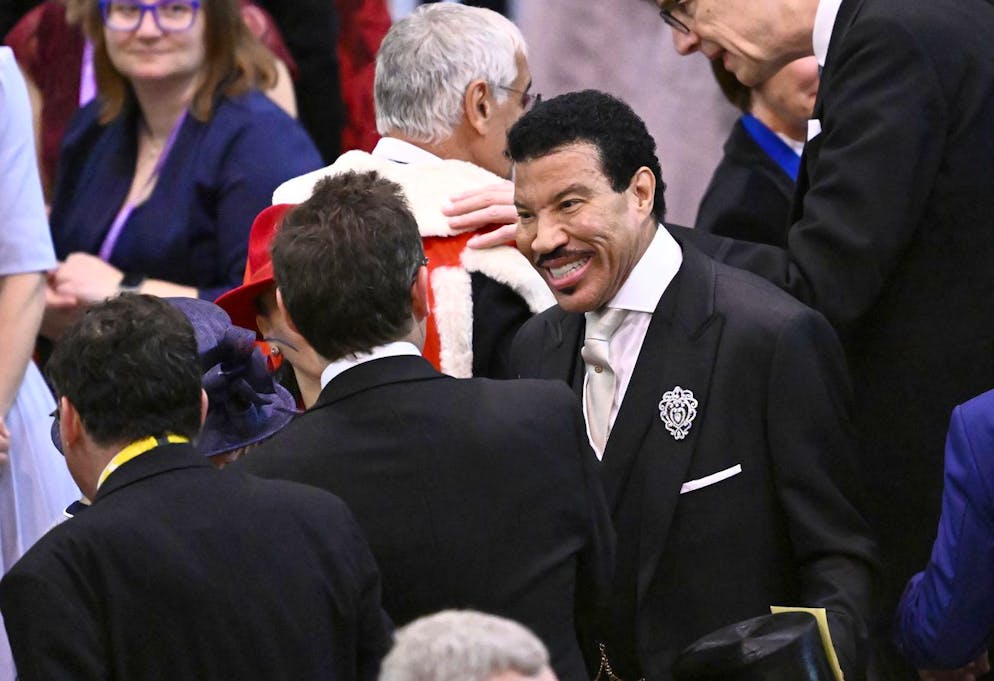 L'incoronazione di Carlo III. Lionel Richie all'interno dell'Abbazia di Westminster.