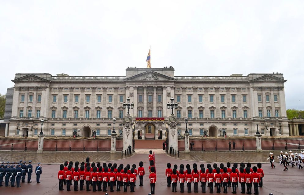 L'incoronazione di Carlo III. La Guardia del Re si trova fuori da Buckingham Palace prima della cerimonia di incoronazione del Re Carlo III a Londra, Gran Bretagna, il 6 maggio 2023. Il corteo del Re nella carrozza di Stato del Giubileo di Diamante è accompagnato dalla Scorta del Sovrano della Cavalleria di Casa.