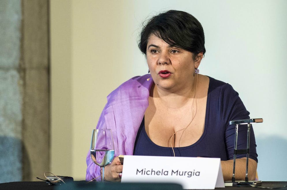 Ecco le personalità celebri o di spicco che ci hanno lasciato nel 2023. Il 10 agosto muore Michela Murgia , attivista, scrittrice, drammaturga, opinionista e critica letteraria italiana, autrice del romanzo «Accabadora» per il quale ha vinto i premi Campiello, Dessì e SuperMondello. La foto la ritrae ospite nel 2015 alle giornate letterarie di Soletta. lI 6 maggio del 2023, in un'intervista al Corriere della Sera, ha dichiarato di avere pochi mesi di vita a causa di un tumore al quarto stadio.