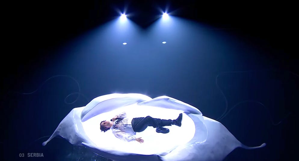 ESC-Performances im Halbfinale. Der Serbe Luke Black konnte sich mit einer Roboter-Performance qualifizieren. 