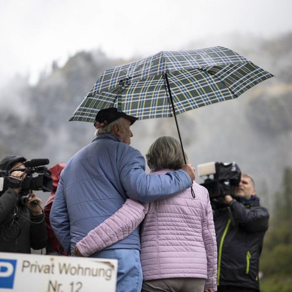 Evakuierung angelaufen. Brienzerinnen und Brienzer nehmen Abschied von ihrem Dorf