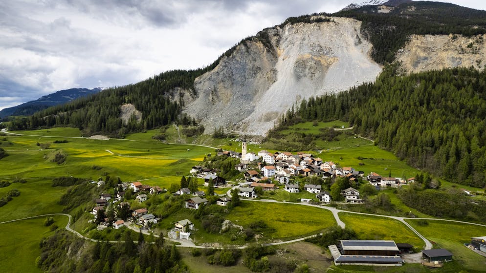 Bergsturz erwartet. Deckt die Versicherung die Gebäudeschäden in Brienz?