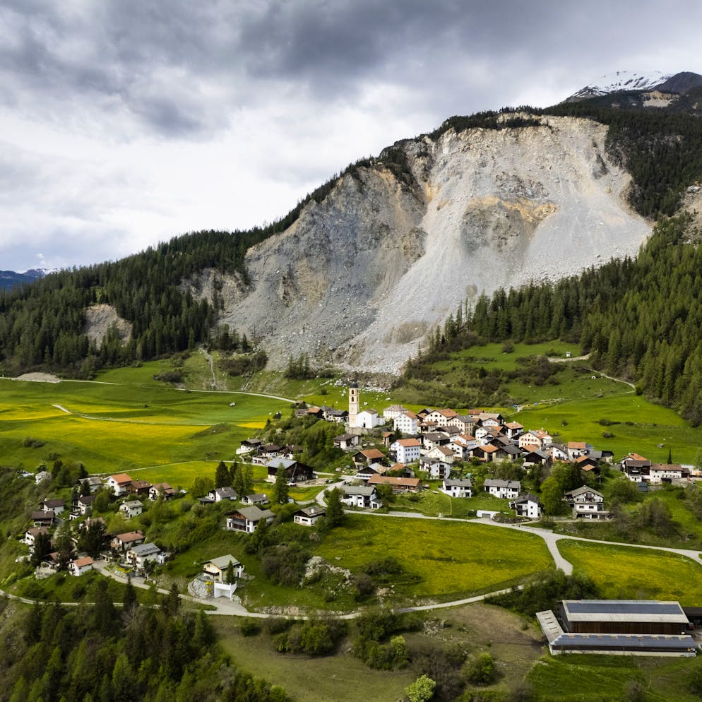 Bergsturz erwartet. Deckt die Versicherung die Gebäudeschäden in Brienz?