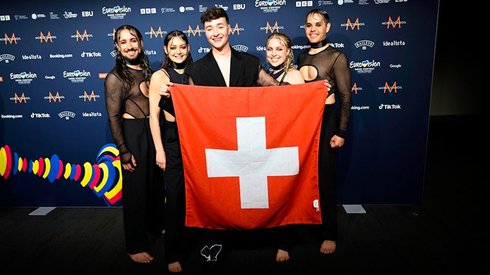 La Svizzera in finale all'ESC. Molti i commenti positivi: «Quella di Remo Forrer la voce più forte della serata»