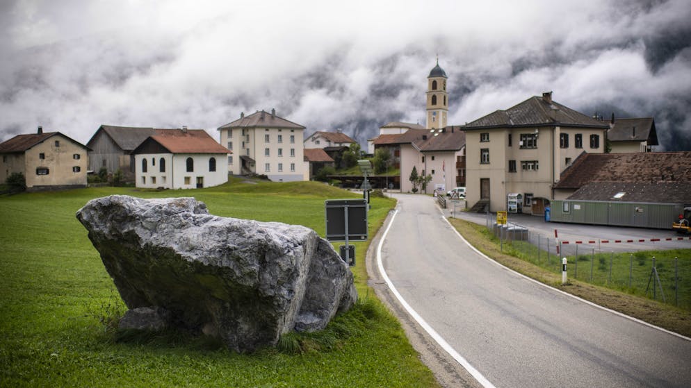 Bündner Bergdorf Brienz ist evakuiert. Geröll und immer wieder auch grosse Brocken lösen sich und gehen nahe dem Siedlungsgebiet.