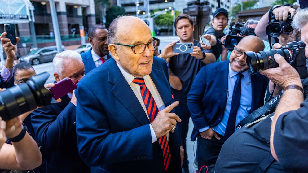 Riesen-Rummel in Atlanta, Georgia: Rudy Giuliani muss am 17. August 2022 beim Bezirksgericht von Fulton County über seinen früheren Boss Donald Trump aussagen.