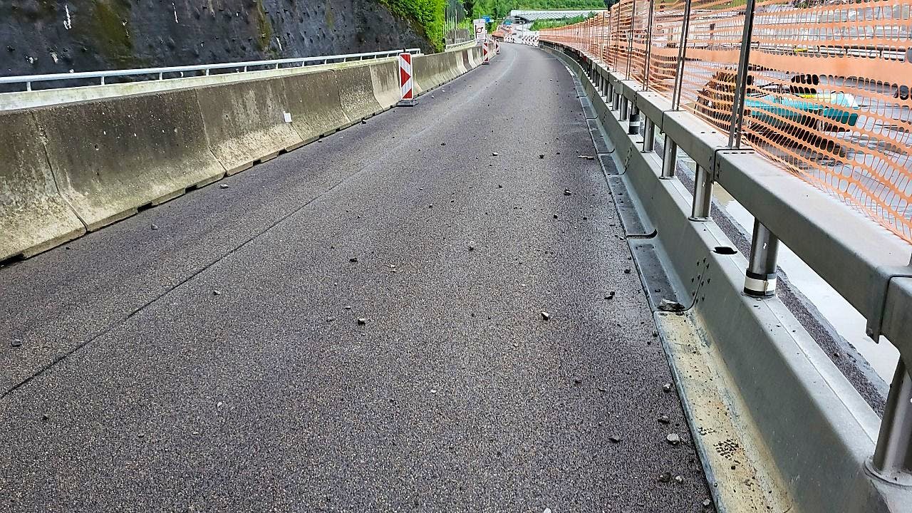 Strassenverkehr: A2-Aus- Und Einfahrt Bei Hergiswil NW Nach Steinschlag ...