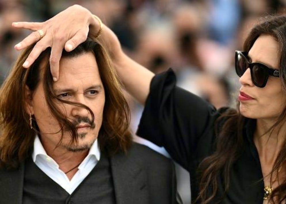 Albane Cleret, la otra dama de honor en Cannes - Galería.  El actor estadounidense Johnny Depp (g) y el director francés Maïwenn en Cannes, 17 de mayo de 2023