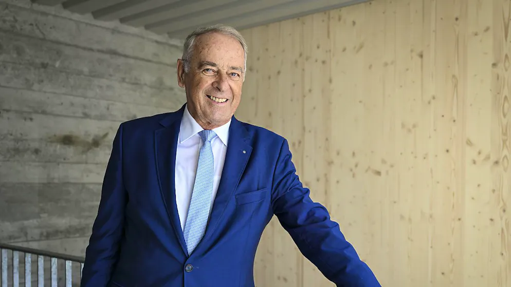 Altbundesrätinnen und Altbundesräte kämpfen um 13. AHV-Rente. Vier Altbundesräte und eine Altbundesrätin der bürgerlichen Parteien schalten sich mit einem Brief in den Abstimmungskampf um die 13. AHV-Rente ein. Adolf Ogi (SVP) wirbt in der Deutschschweiz für ein Nein zu der Vorlage ... 