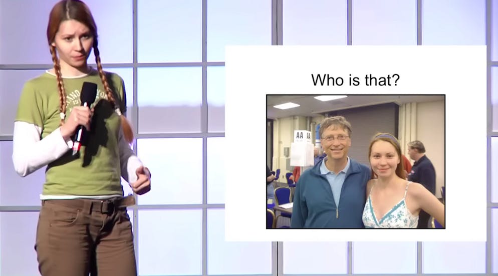 Affäre mit Russin: Jeffrey Epstein soll versucht haben, Bill Gates zu bedrohen. Die russische Bridge-Spielerin Mila Antonova soll eine Affäre mit Bill Gates gehabt haben. Dieses Bild stammt von einer Rede auf Youtube, in der sie über ihr erstes Treffen mit dem Milliardär spricht.  