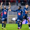 Joie du milieu lucernois Sofyan Chader, gauche, apres avoir marque le deuxieme but lucernois lors de la rencontre de football de Super League entre FC Sion et FC Luzern le jeudi 25 mai 2023 au stade de Tourbillon a Sion. (KEYSTONE/Jean-Christophe Bott)