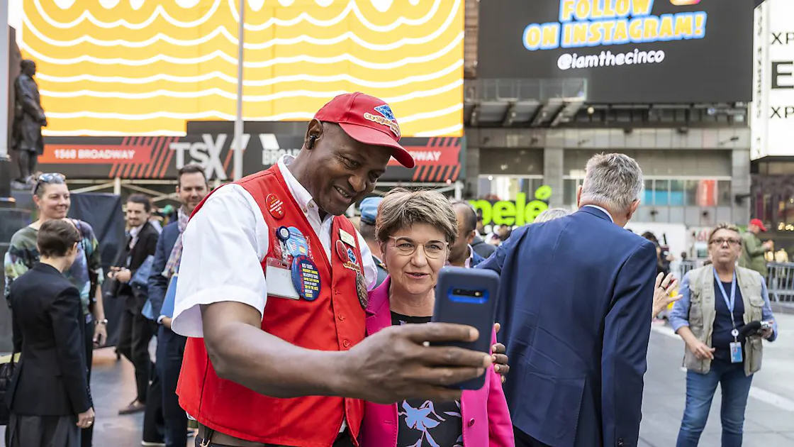 Svizzera - ONU: Viola Amherd a Times Square per sostenere la pace ...