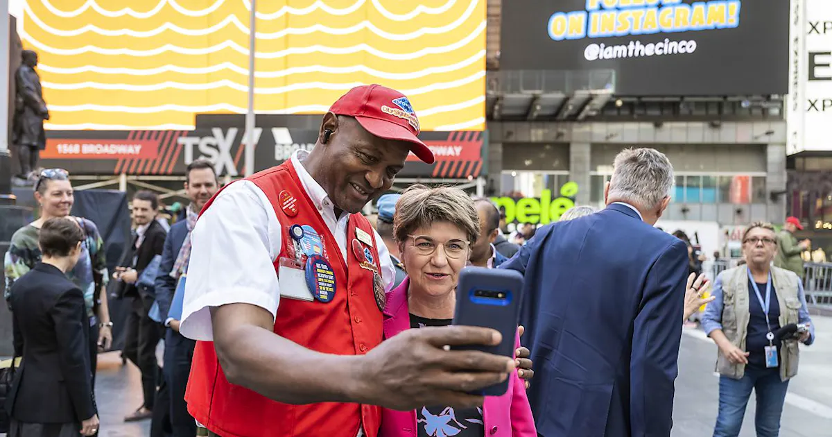 Svizzera - ONU: Viola Amherd a Times Square per sostenere la pace ...