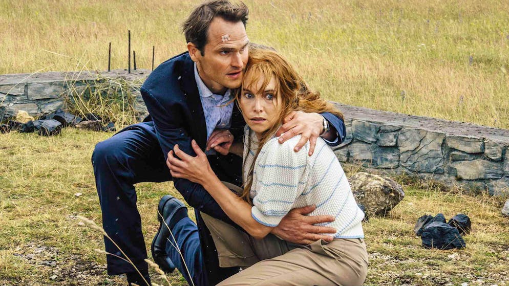 Diese «Tatort»-Kommissare sind Singles. Kommissar Voss kümmert sich um die jüngere Schwester (Sina Martens) seiner einstigen grossen Liebe, die sich vor zwei Jahren das Leben nahm.