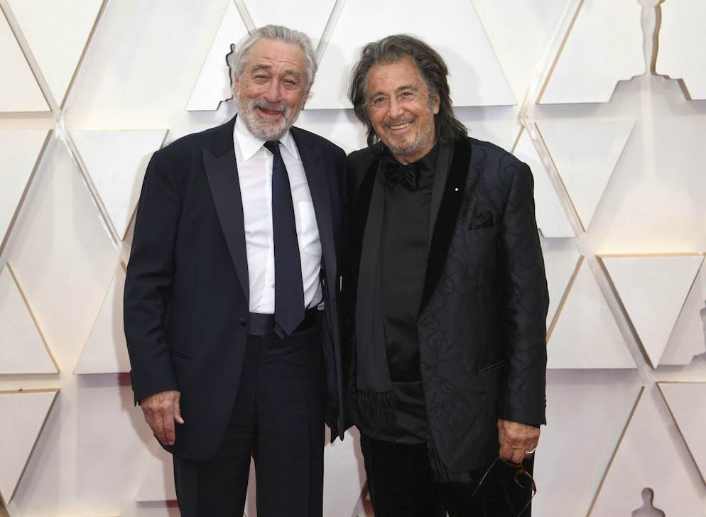 Partnerin ist 29: Al Pacino (83) wird noch einmal Vater. Auch Pacinos Kollege Robert de Niro wurde vor kurzem im hohen Alter Vater. Hier sieht man die beiden an der Oscar-Verleihung im Jahr 2020. 