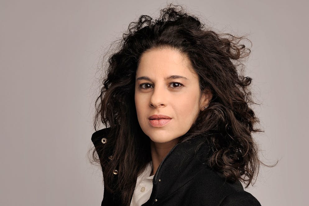 Shiva Arbabi, Schweizer Stars singen Iran-Protestsong. Shiva Arbabi hat mit zehn Schweizer Musikerinnen und Musikern einen Protestsong produziert, mit dem sie Solidarität mit den Menschen im Iran zeigt.