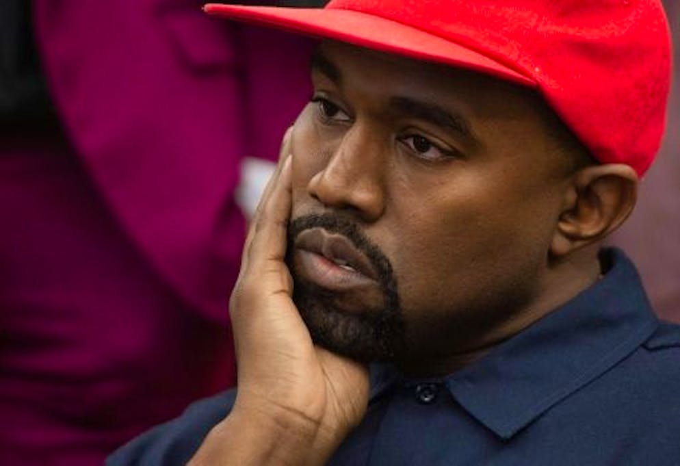 Le rappeur Kanye West, désormais connu sous le nom de Ye est poursuivi en justice pour agression par une paparazzi