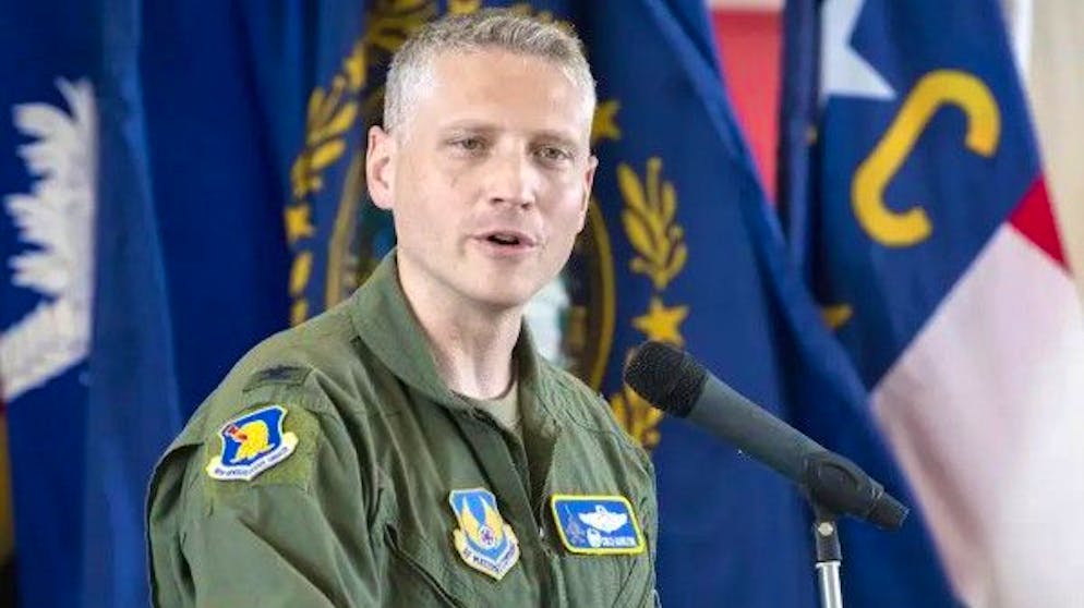 Tucker «Cinco» Hamilton terrà un discorso nel 2022 quando assumerà la direzione del 96° Gruppo Operativo.