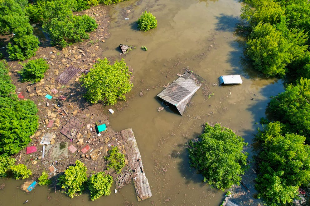 Rottura della diga Nova Kakhovka sul Dnipro. I danni non sono ancora stati quantificati, ma sono importanti.
