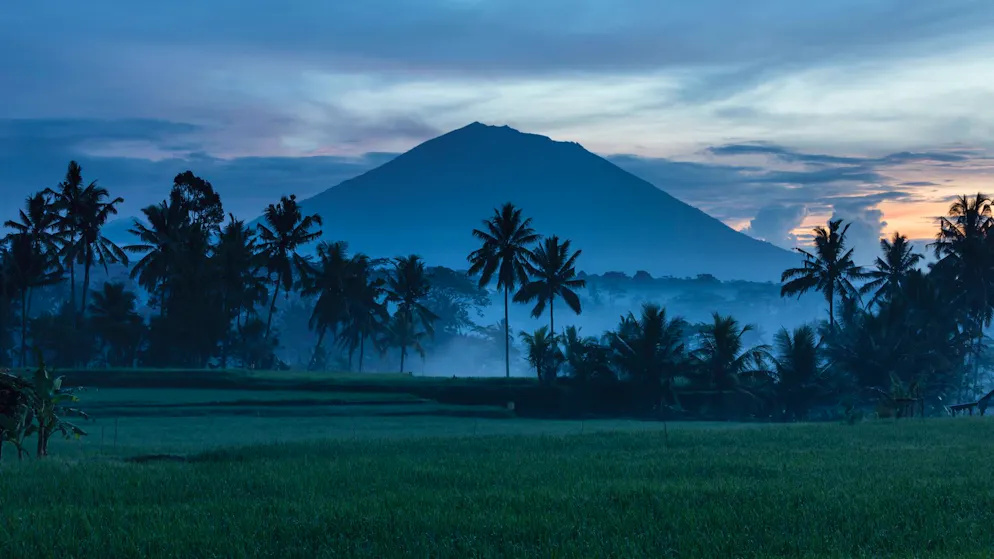 Nackte Touristen und heilige Berge. Wie Bali um seine Würde kämpft